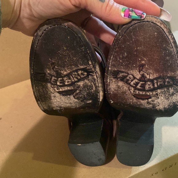 Free bird knee boots with heel - Picture 8 of 9